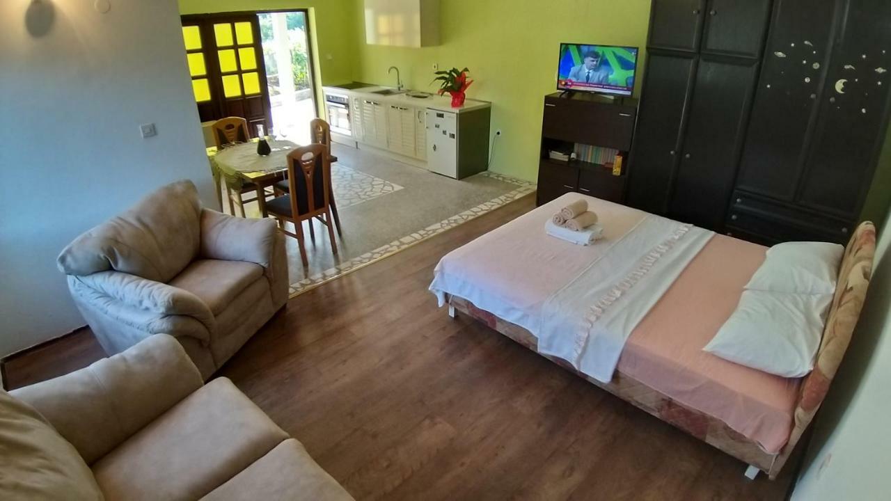 Appartement Petivat Gardens Extérieur photo